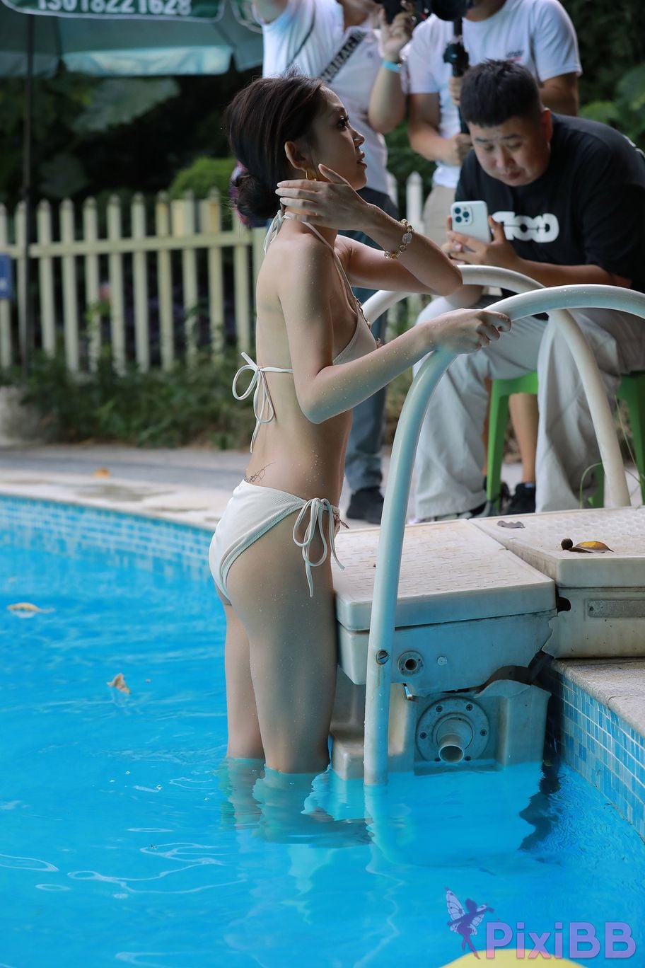 Featured Street Photography Works No.5870 Pale yellow swimwear beauty PixiBB.COM 231