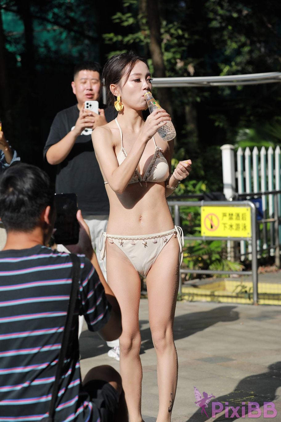 Featured Street Photography Works No.5870 Pale yellow swimwear beauty PixiBB.COM 323