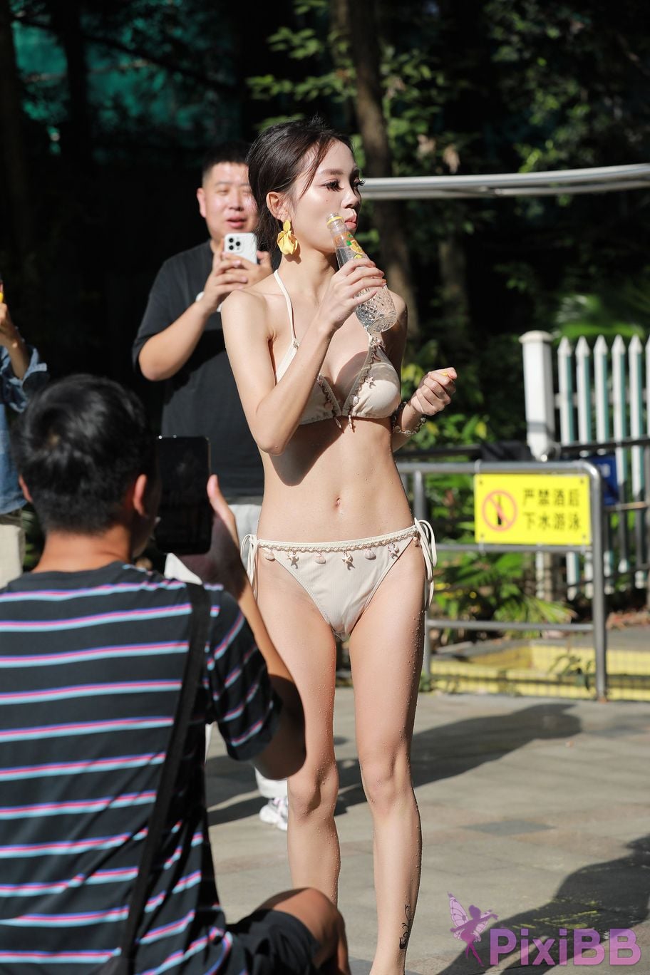 Featured Street Photography Works No.5870 Pale yellow swimwear beauty PixiBB.COM 324