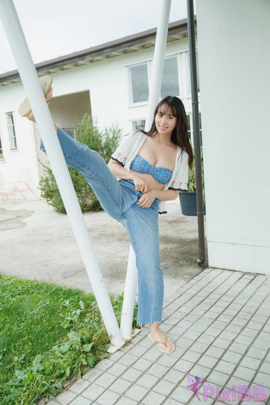 Japanese Idol Nagao Mariya FRIDAY Digital Photo Album On the beach in winter Alone with you vol.2 Large Volume 100 Pages PixiBB.COM 031