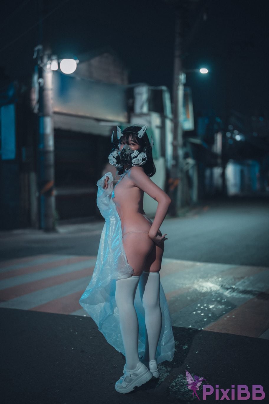 DJAWA Photo Sonson Vagabundo de la Noche Masked girl in raincoat PixiBB.COM 012