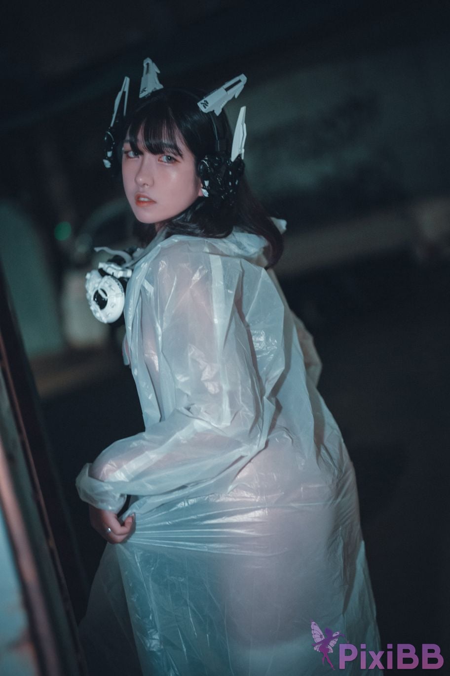 DJAWA Photo Sonson Vagabundo de la Noche Masked girl in raincoat PixiBB.COM 049