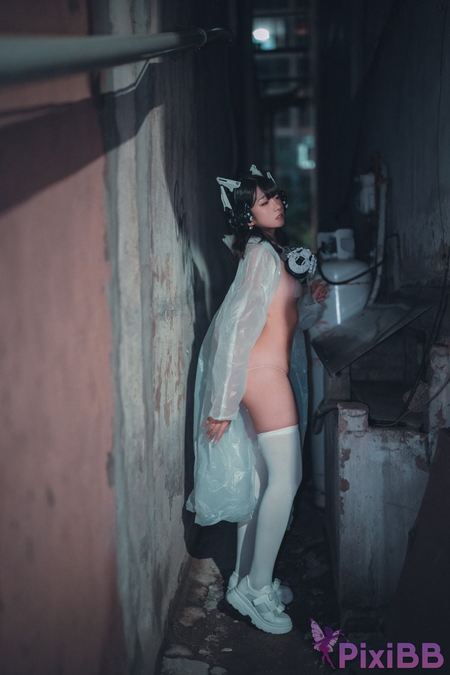 DJAWA Photo Sonson Vagabundo de la Noche Masked girl in raincoat PixiBB.COM 056
