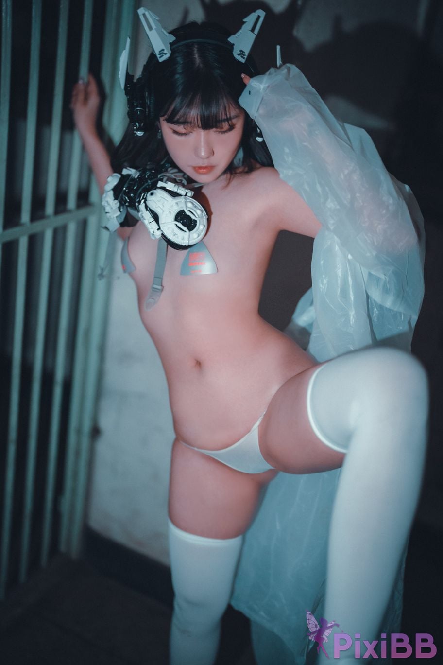 DJAWA Photo Sonson Vagabundo de la Noche Masked girl in raincoat PixiBB.COM 066