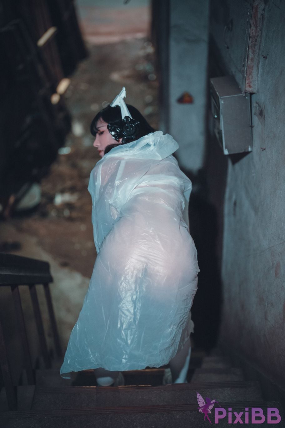 DJAWA Photo Sonson Vagabundo de la Noche Masked girl in raincoat PixiBB.COM 073