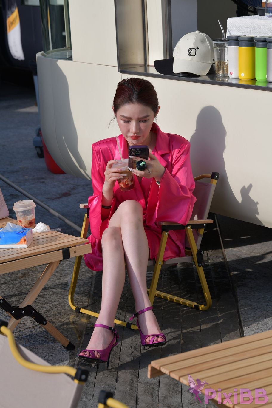 Featured Street Photography Works No.5871 Pink silk skirt PixiBB.COM 018