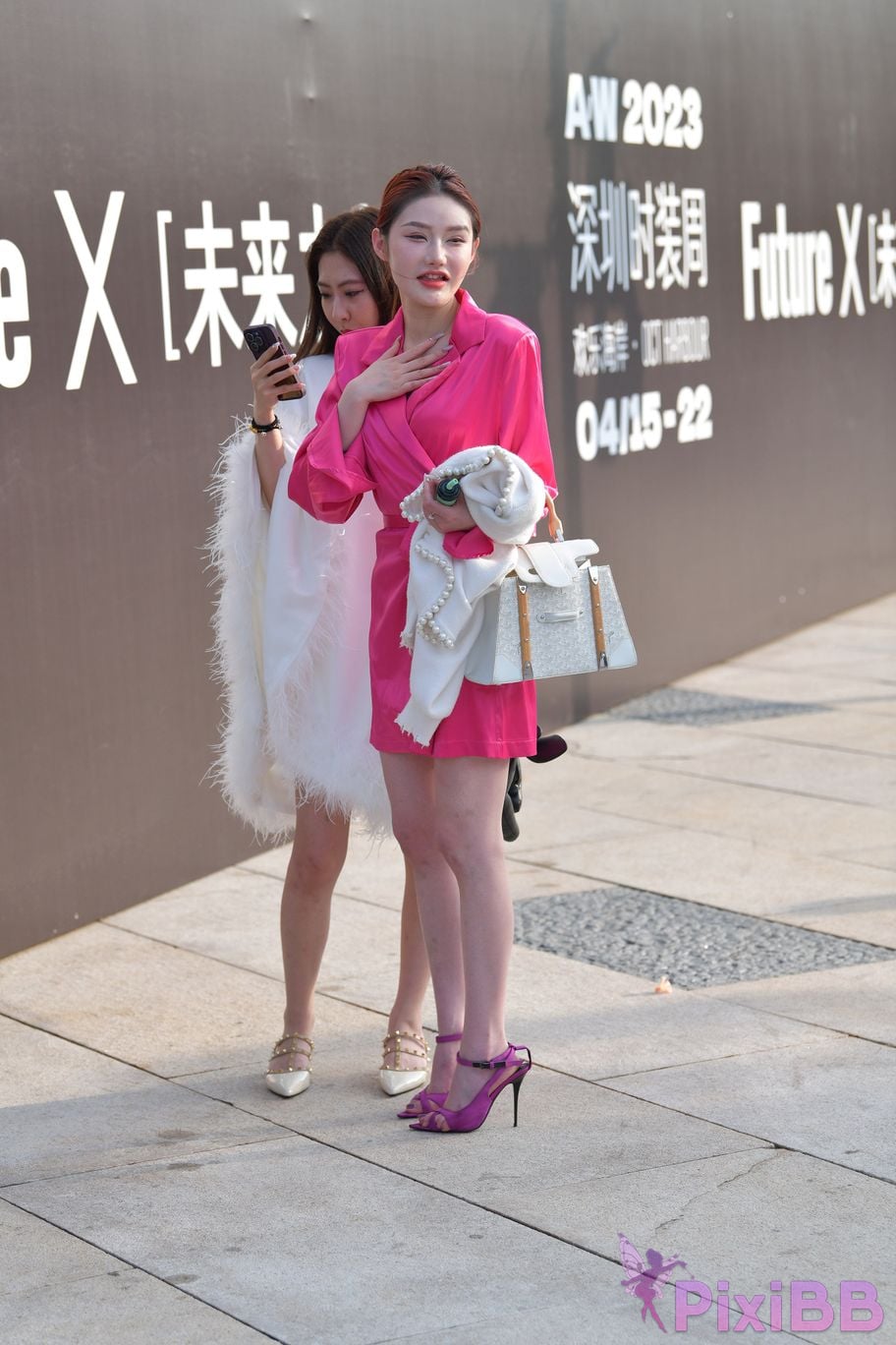 Featured Street Photography Works No.5871 Pink silk skirt PixiBB.COM 049