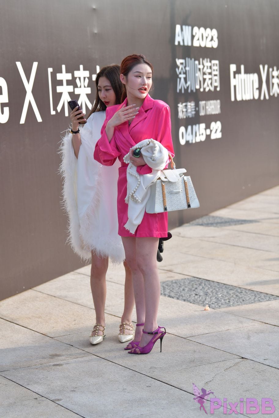 Featured Street Photography Works No.5871 Pink silk skirt PixiBB.COM 050