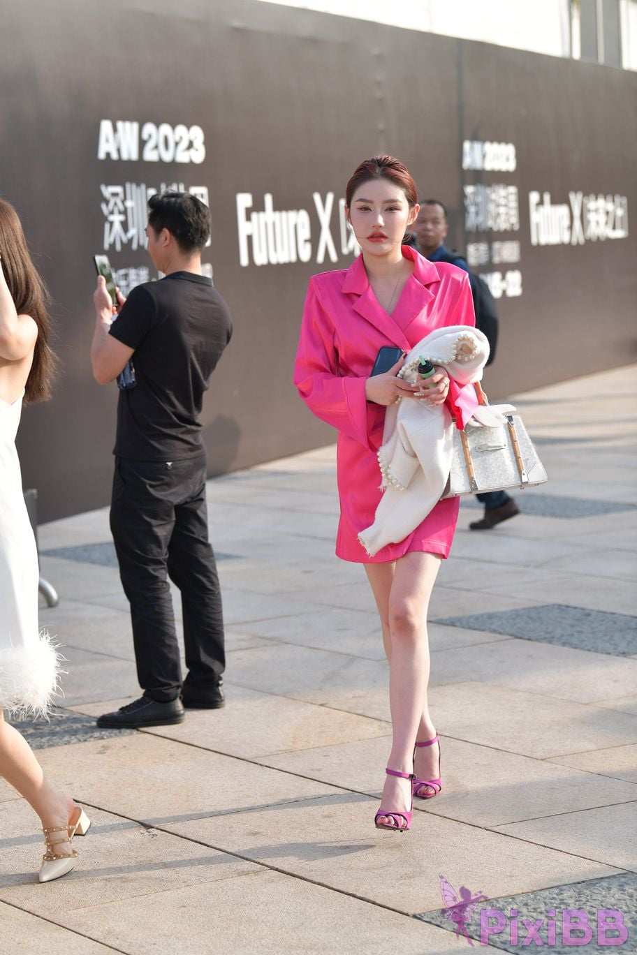 Featured Street Photography Works No.5871 Pink silk skirt PixiBB.COM 061