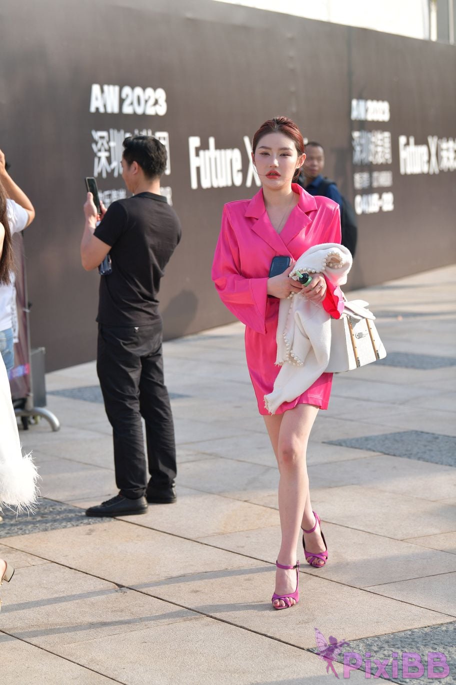 Featured Street Photography Works No.5871 Pink silk skirt PixiBB.COM 062
