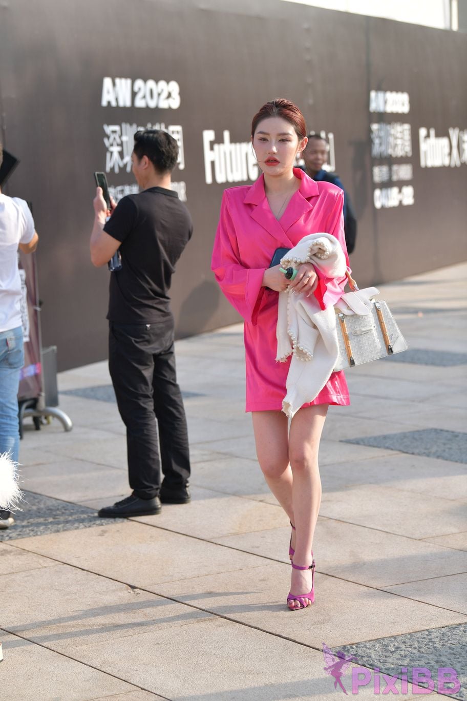 Featured Street Photography Works No.5871 Pink silk skirt PixiBB.COM 063