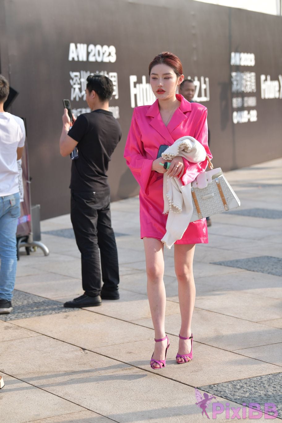 Featured Street Photography Works No.5871 Pink silk skirt PixiBB.COM 064