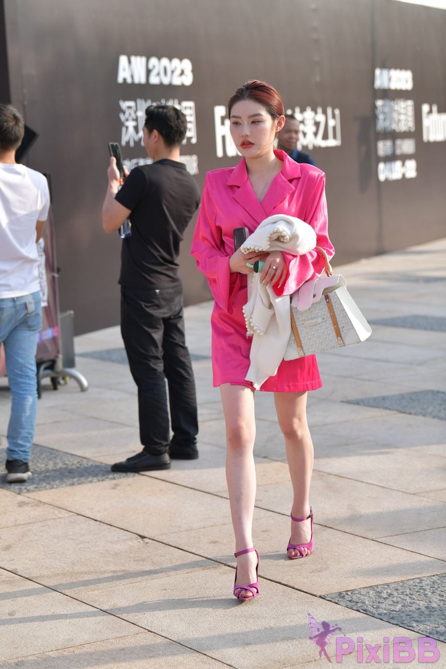 Featured Street Photography Works No.5871 Pink silk skirt PixiBB.COM 065