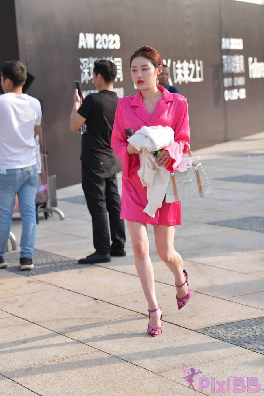 Featured Street Photography Works No.5871 Pink silk skirt PixiBB.COM 066