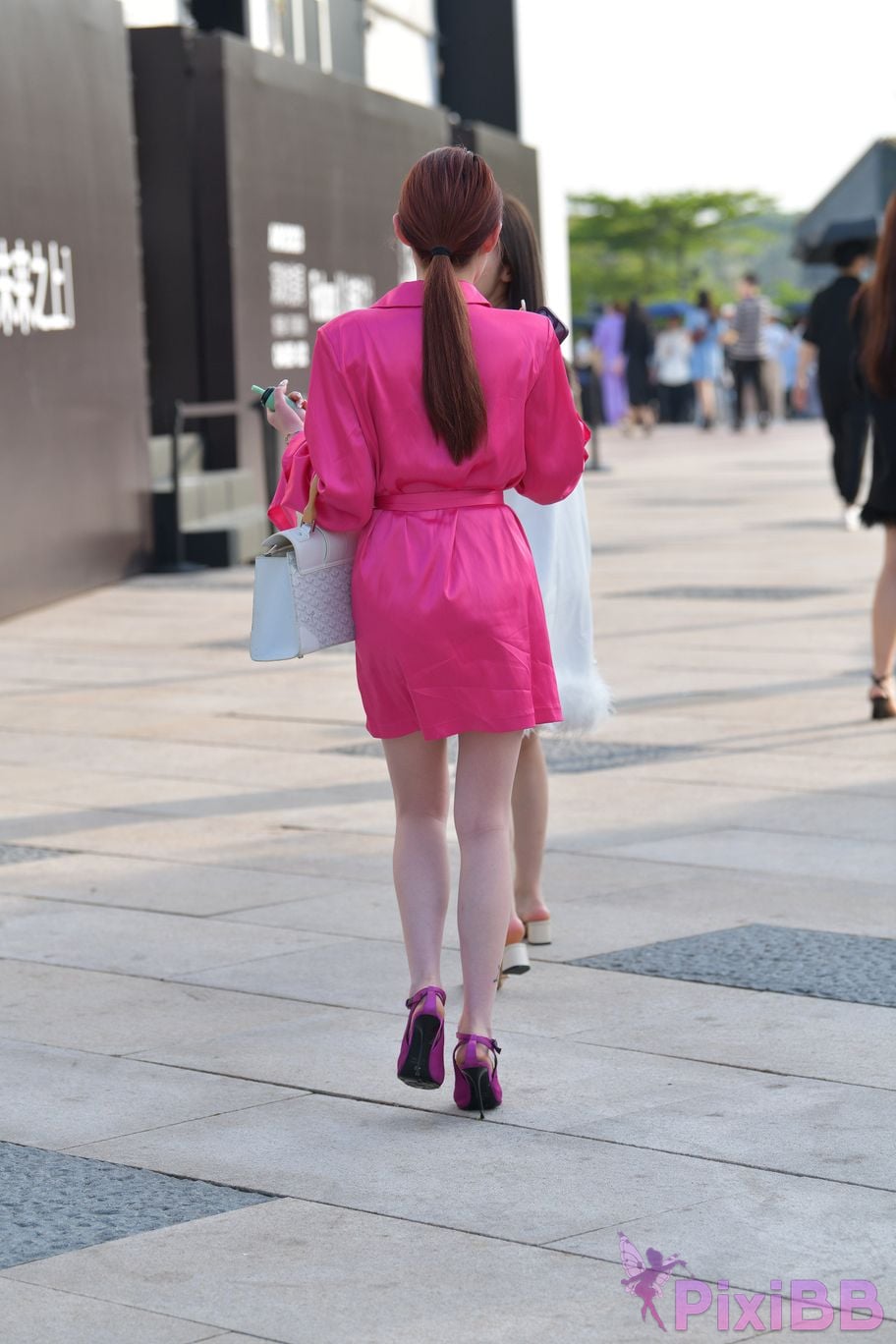 Featured Street Photography Works No.5871 Pink silk skirt PixiBB.COM 085