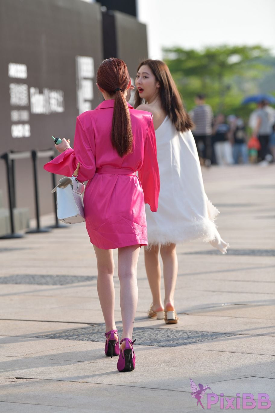 Featured Street Photography Works No.5871 Pink silk skirt PixiBB.COM 108