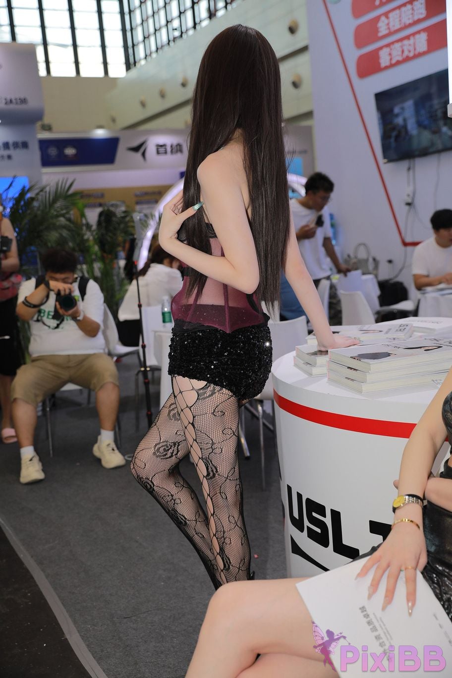 Featured Street Photography Works No.5873 Sexy beauty in black fishnet stockings PixiBB.COM 109