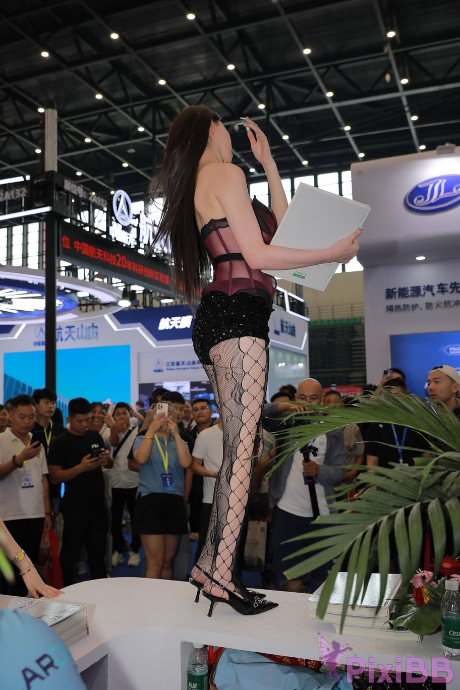Featured Street Photography Works No.5873 Sexy beauty in black fishnet stockings PixiBB.COM 218