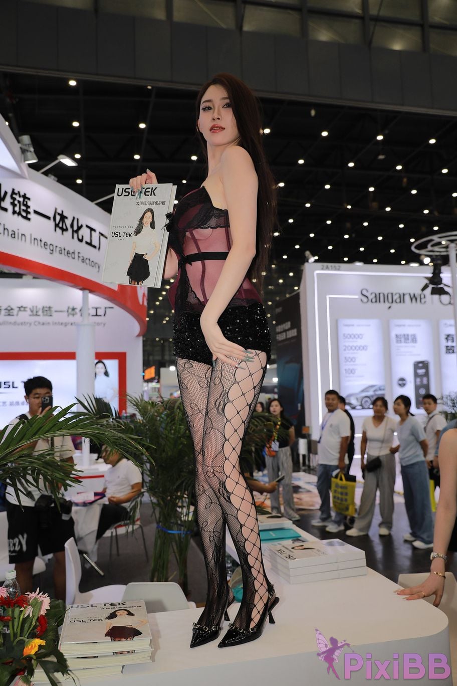 Featured Street Photography Works No.5873 Sexy beauty in black fishnet stockings PixiBB.COM 248