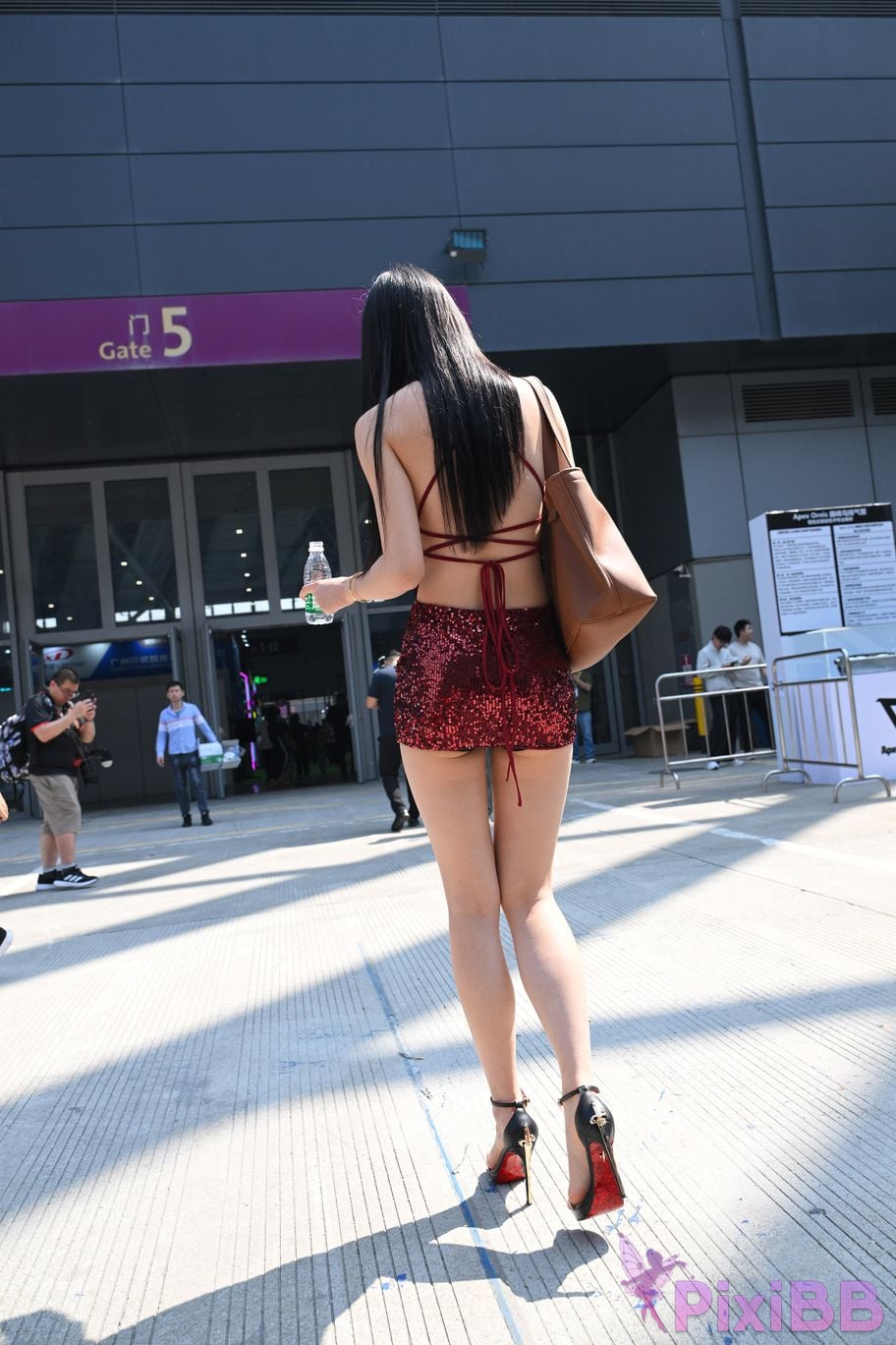 Featured Street Photography Works No.5880 Beautiful legs breasts and feet PixiBB.COM 079