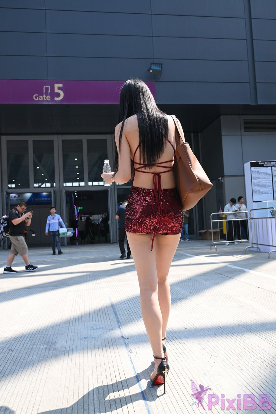 Featured Street Photography Works No.5880 Beautiful legs breasts and feet PixiBB.COM 080