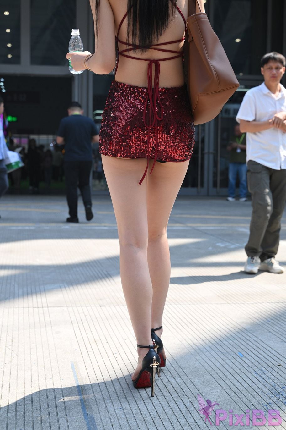 Featured Street Photography Works No.5880 Beautiful legs breasts and feet PixiBB.COM 087