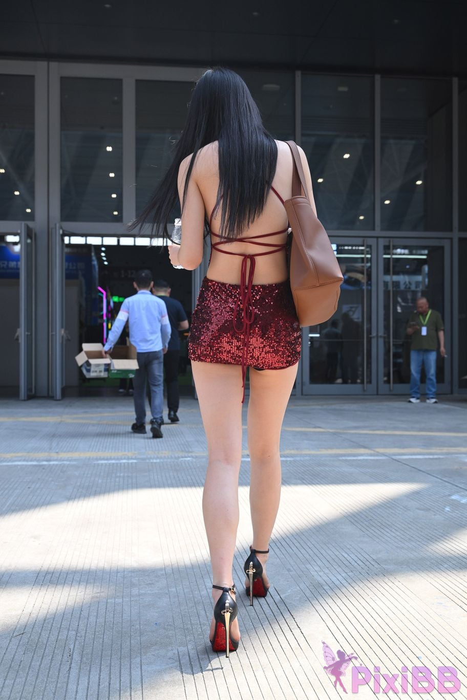 Featured Street Photography Works No.5880 Beautiful legs breasts and feet PixiBB.COM 098