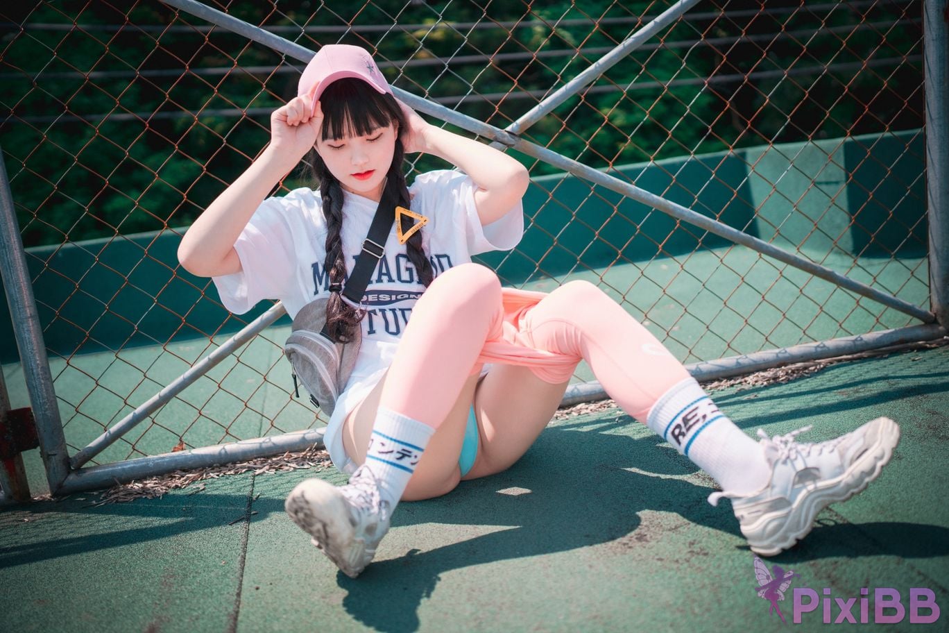 DJAWA Photo Jeong Jenny Loose and Tight Pink PixiBB.COM 100