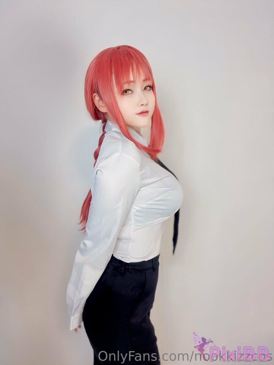 Cosplayer nookkizzcos Makima PixiBB.COM 001