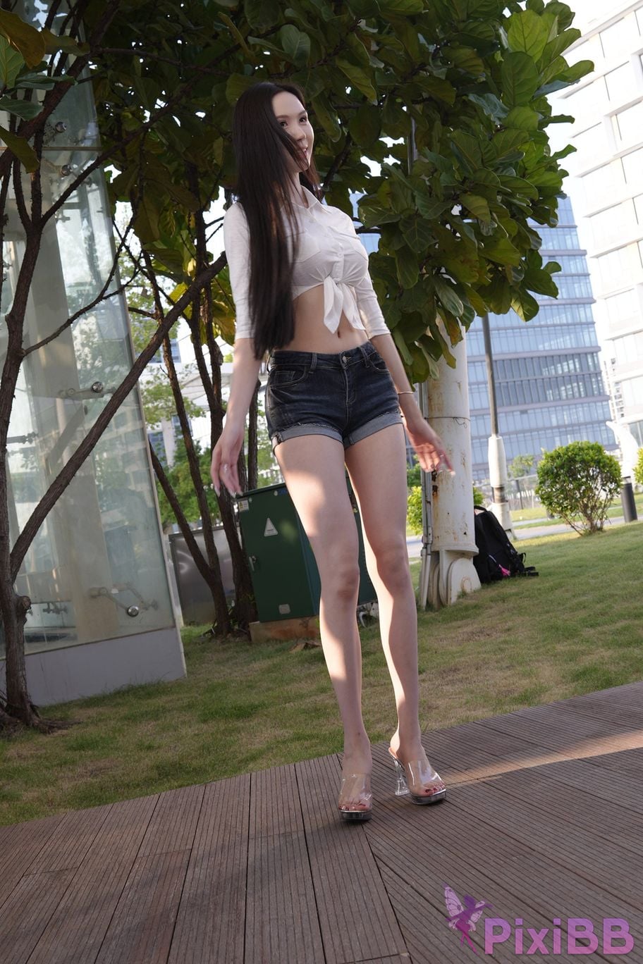 Featured Street Photography Works No.5881 Shorts bent PixiBB.COM 022