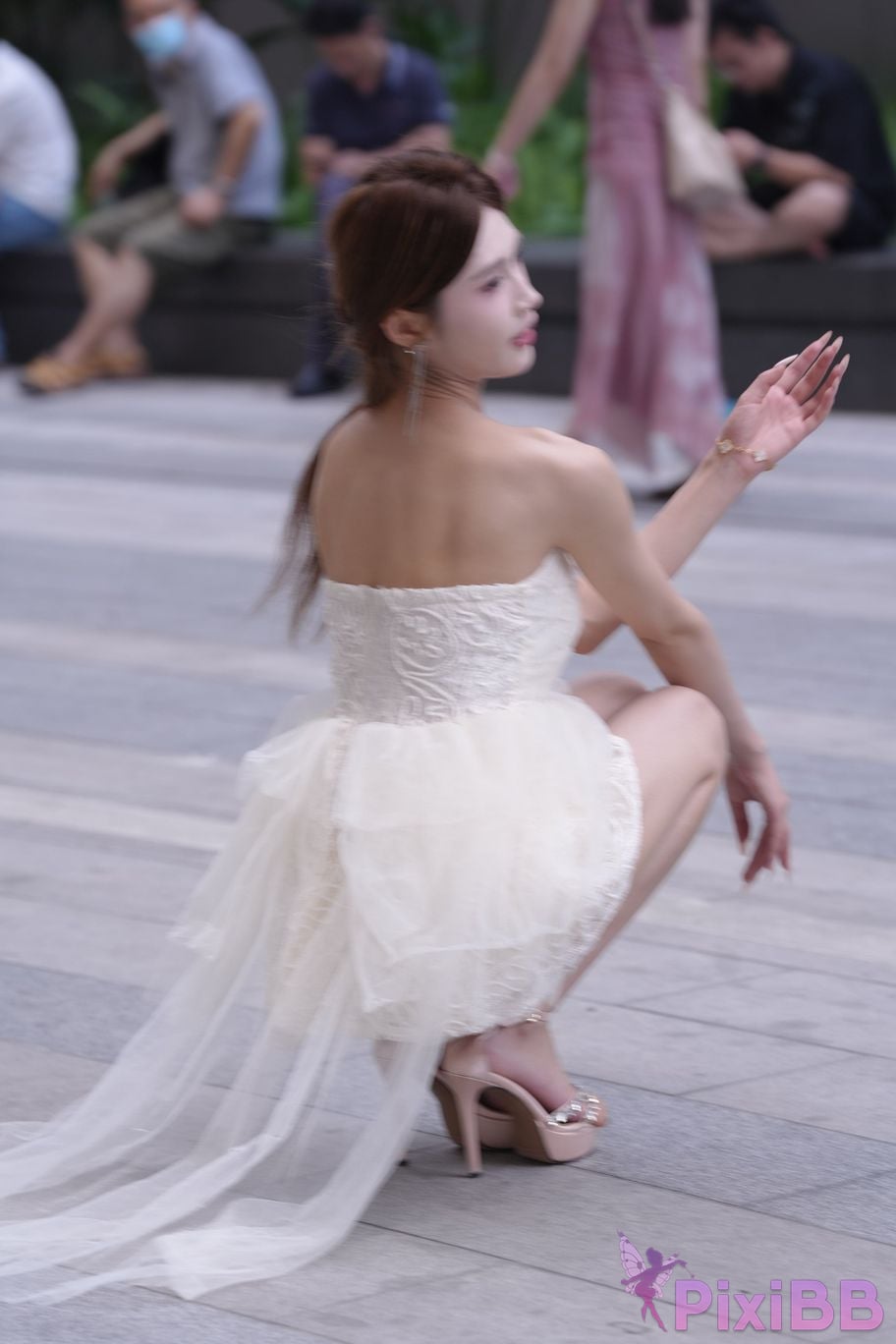 Featured Street Photography Works No.5886 Sweet salsa in white dress PixiBB.COM 007