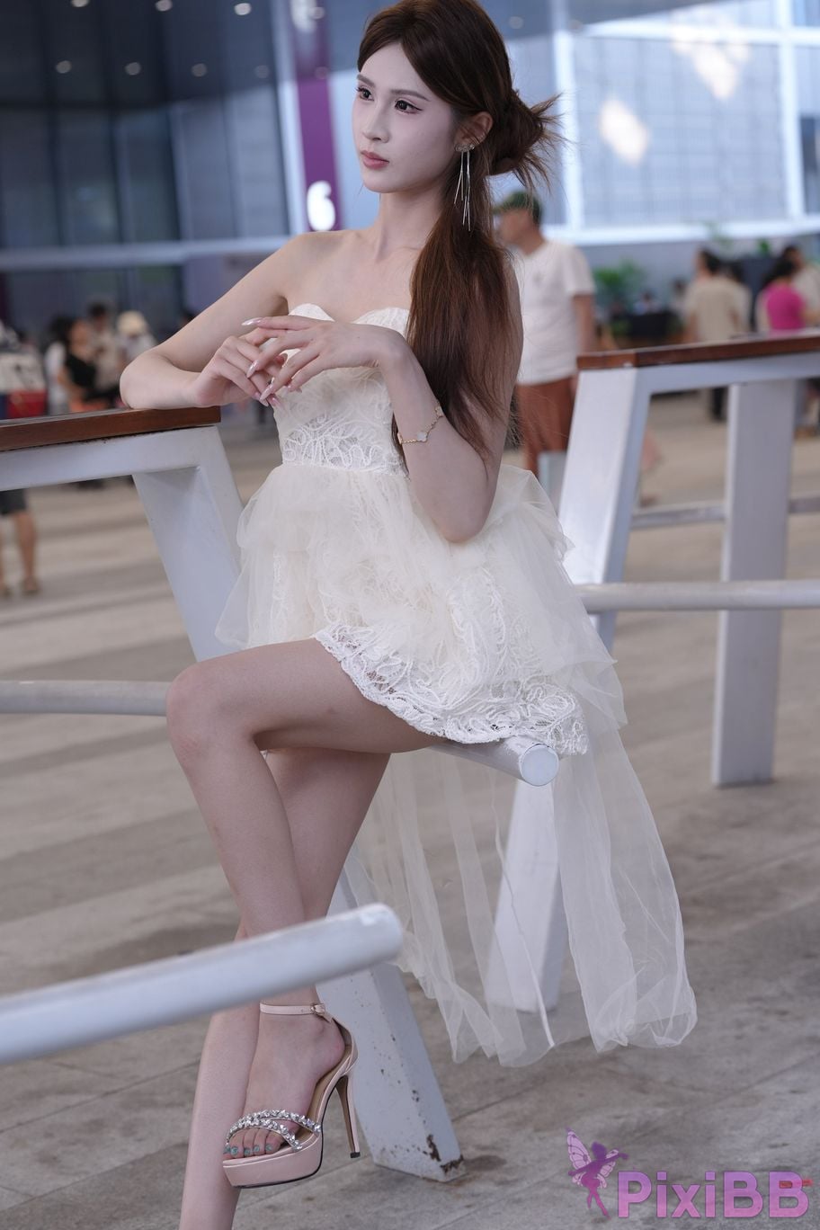 Featured Street Photography Works No.5886 Sweet salsa in white dress PixiBB.COM 020