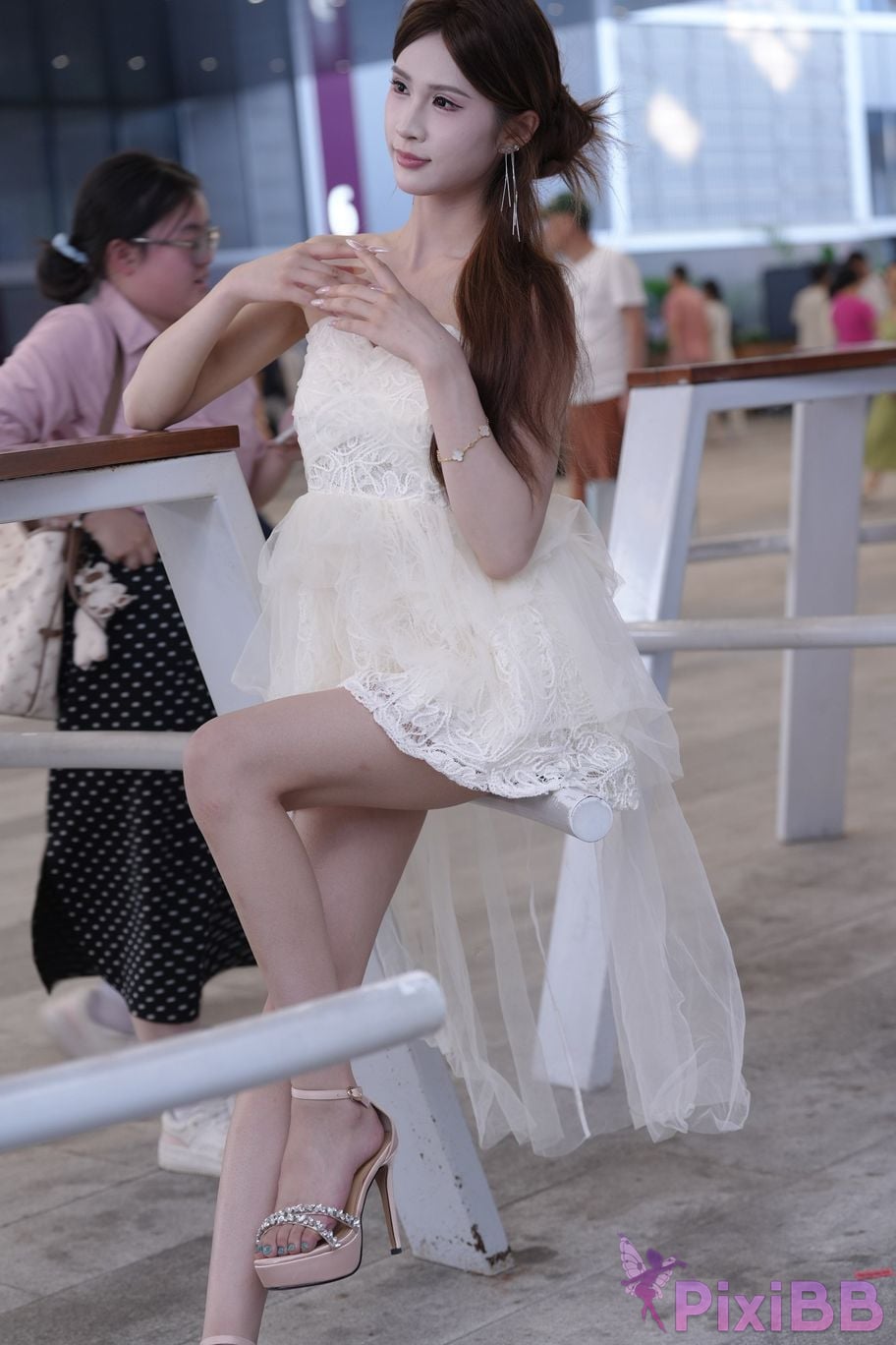 Featured Street Photography Works No.5886 Sweet salsa in white dress PixiBB.COM 021