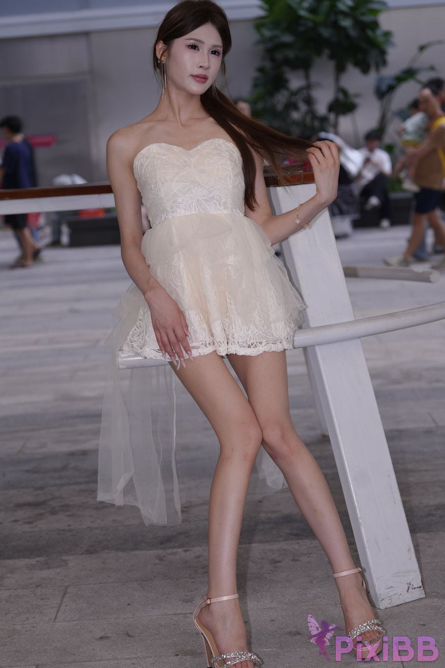 Featured Street Photography Works No.5886 Sweet salsa in white dress PixiBB.COM 056