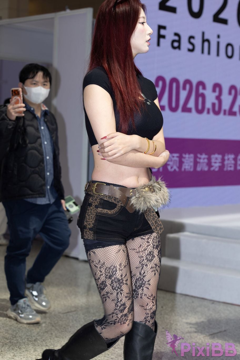Featured Street Photography Works No.5888 coriander ting Fishnet stockings for bare feet and shoes PixiBB.COM 098