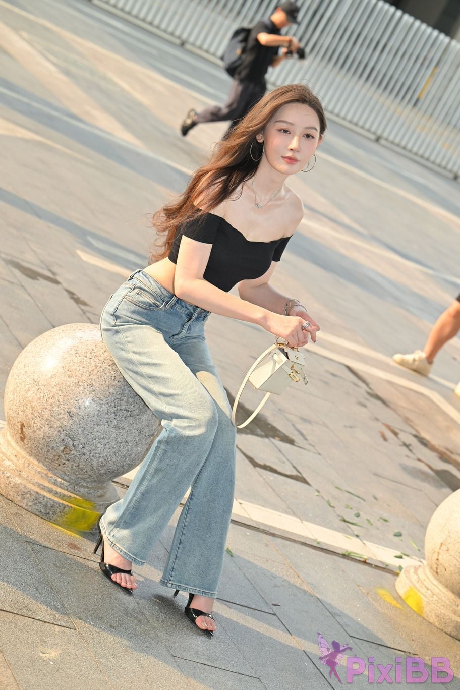 Featured Street Photography Works No.5889 Min denim long legs PixiBB.COM 001