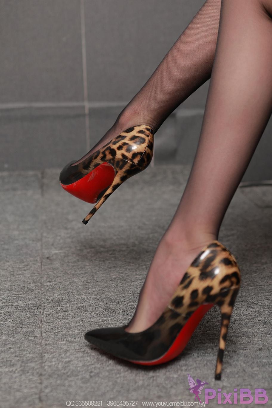 IESS Unconventional Interests No.2270 round and Long Legs Red Black Down PixiBB.COM 036