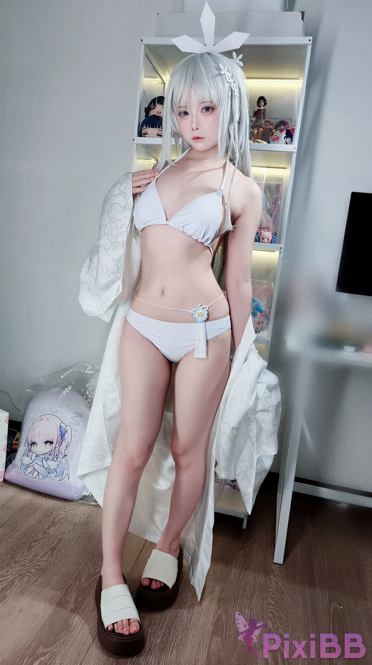 Cosplayer Son miko Blue Archive famous grass PixiBB.COM 002