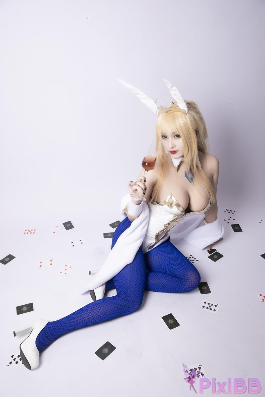 Cosplayer Luo Li LoLiSAMA Artoria Pendragon lion king bunny girl PixiBB.COM 003