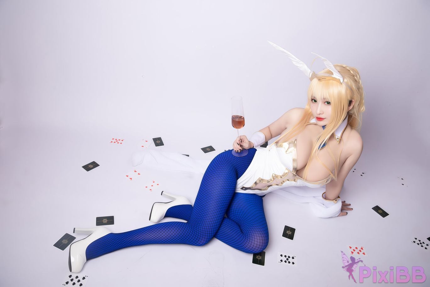 Cosplayer Luo Li LoLiSAMA Artoria Pendragon lion king bunny girl PixiBB.COM 005