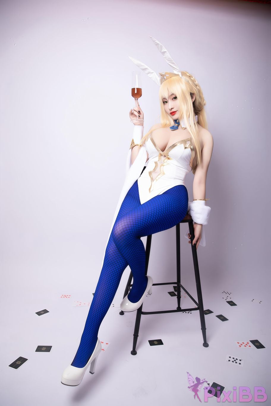 Cosplayer Luo Li LoLiSAMA Artoria Pendragon lion king bunny girl PixiBB.COM 020