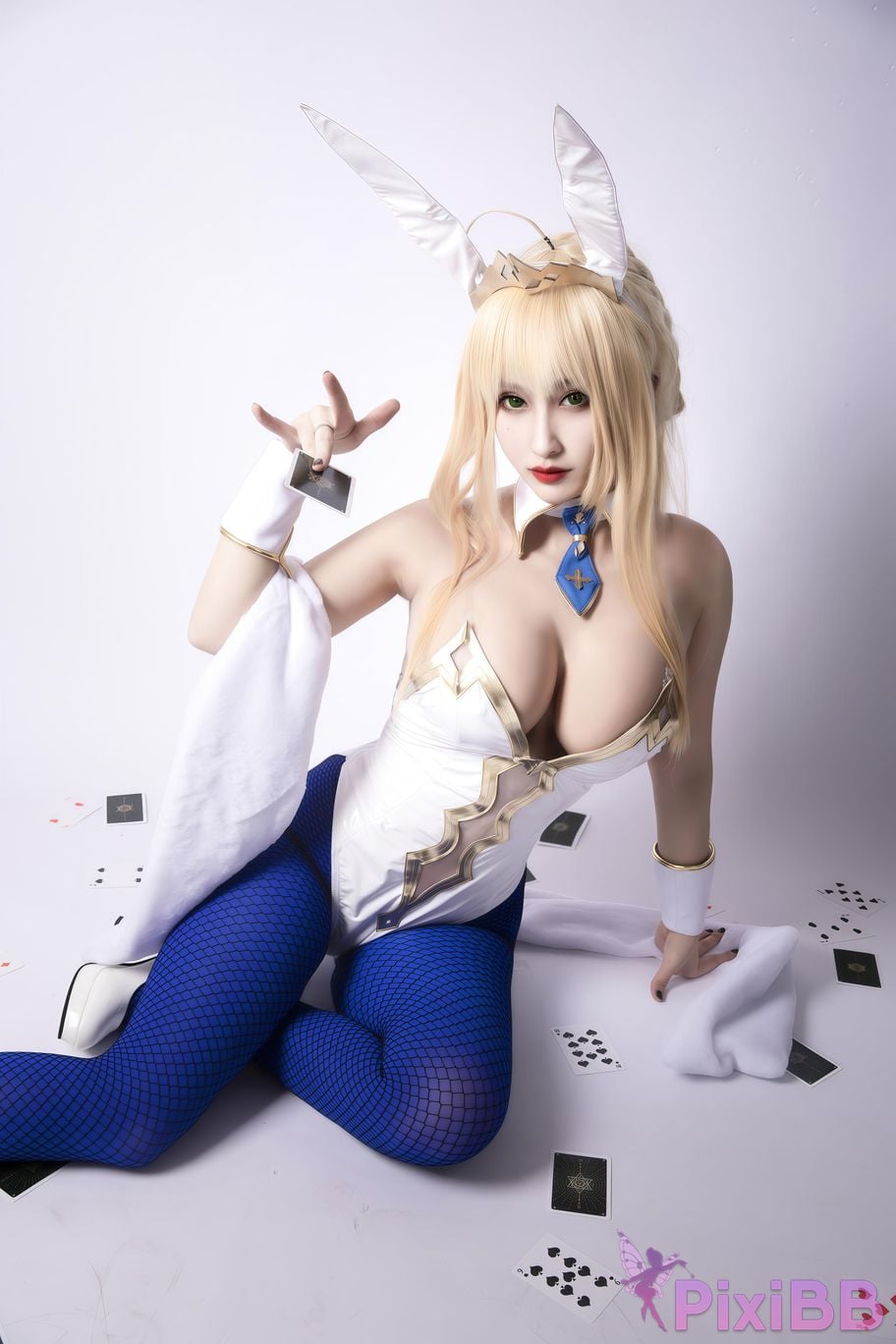 Cosplayer Luo Li LoLiSAMA Artoria Pendragon lion king bunny girl PixiBB.COM 023