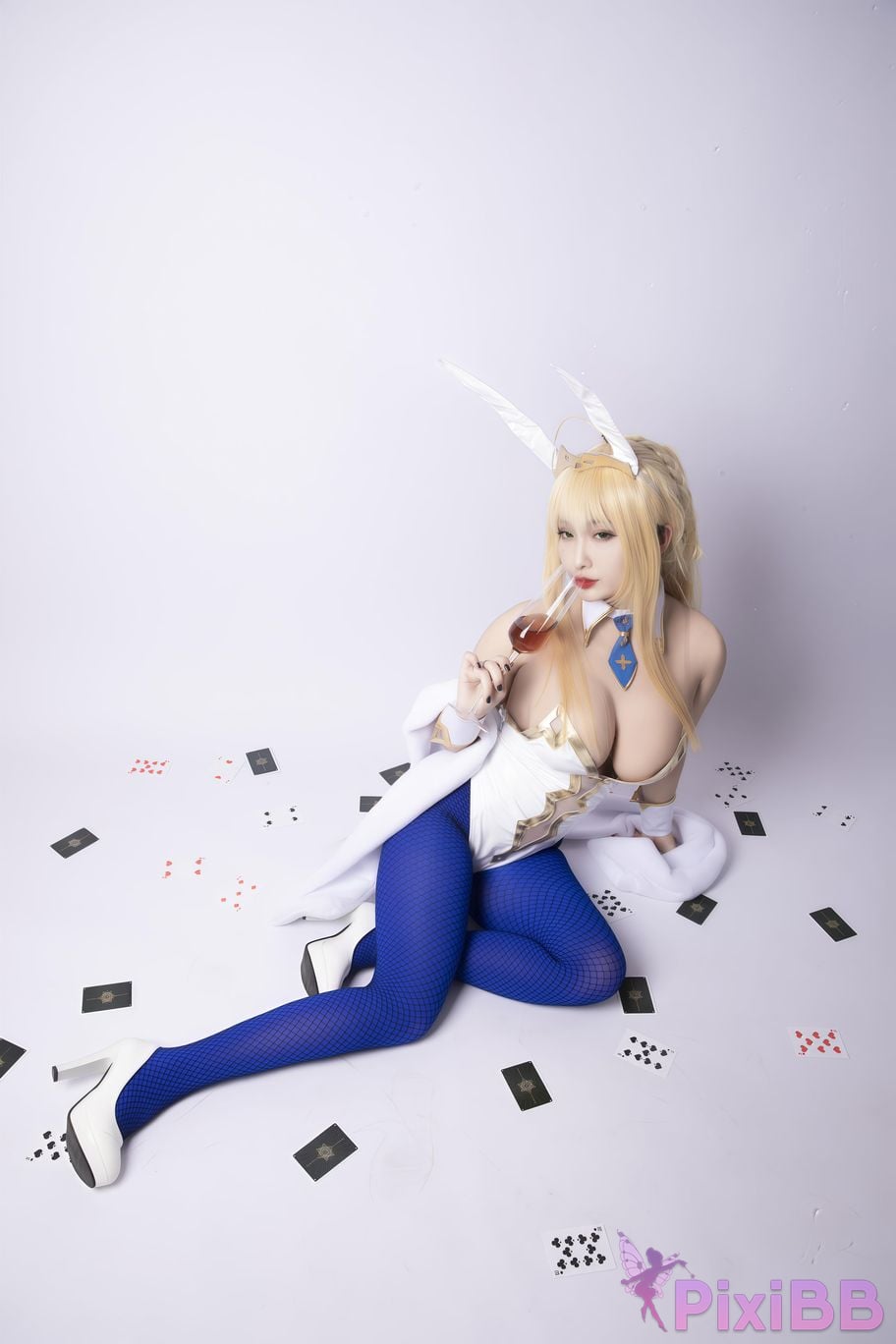 Cosplayer Luo Li LoLiSAMA Artoria Pendragon lion king bunny girl PixiBB.COM 026