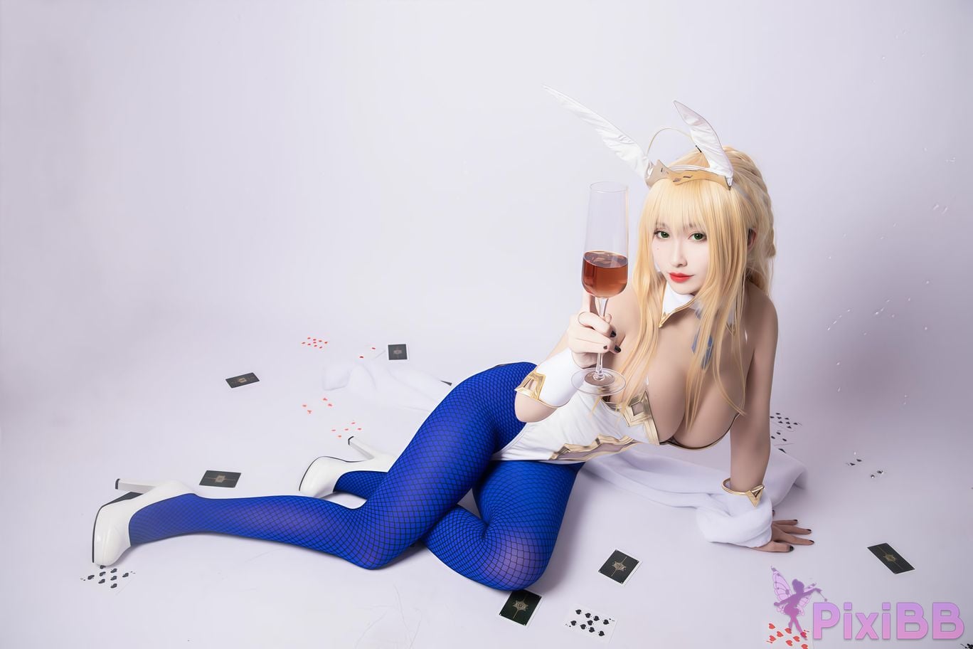 Cosplayer Luo Li LoLiSAMA Artoria Pendragon lion king bunny girl PixiBB.COM 032