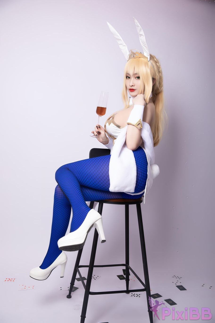 Cosplayer Luo Li LoLiSAMA Artoria Pendragon lion king bunny girl PixiBB.COM 038