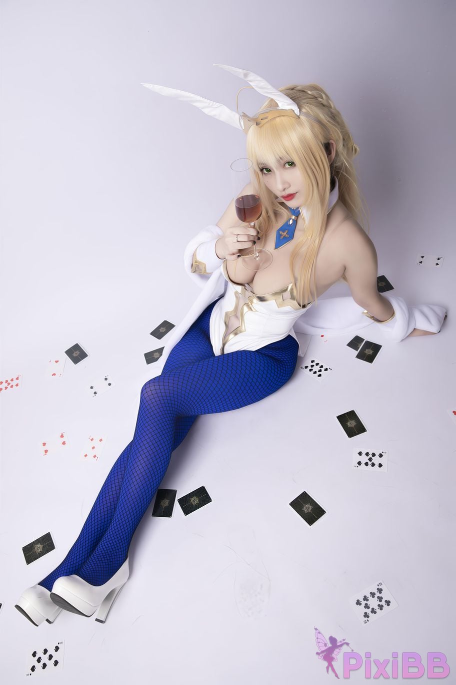 Cosplayer Luo Li LoLiSAMA Artoria Pendragon lion king bunny girl PixiBB.COM 050