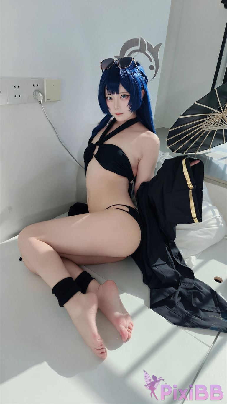 Cosplayer Son miko Blue Archive Kisaki PixiBB.COM 010