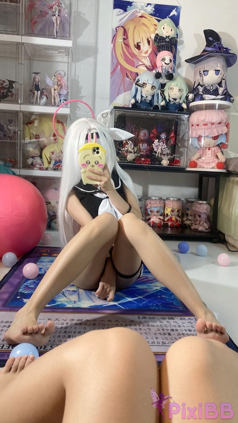 Cosplayer white oak Shirly Blue Archive prana swimsuit PixiBB.COM 082