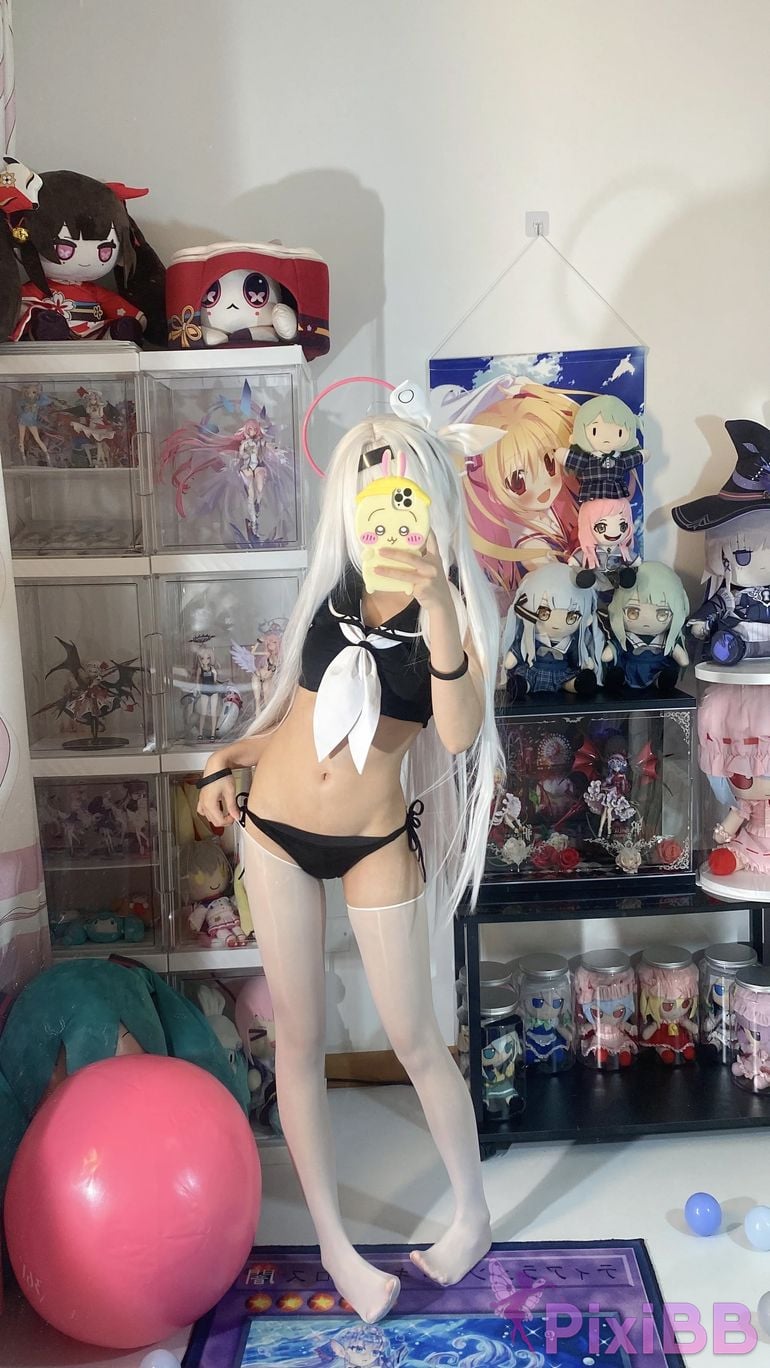 Cosplayer white oak Shirly Blue Archive prana swimsuit PixiBB.COM 109