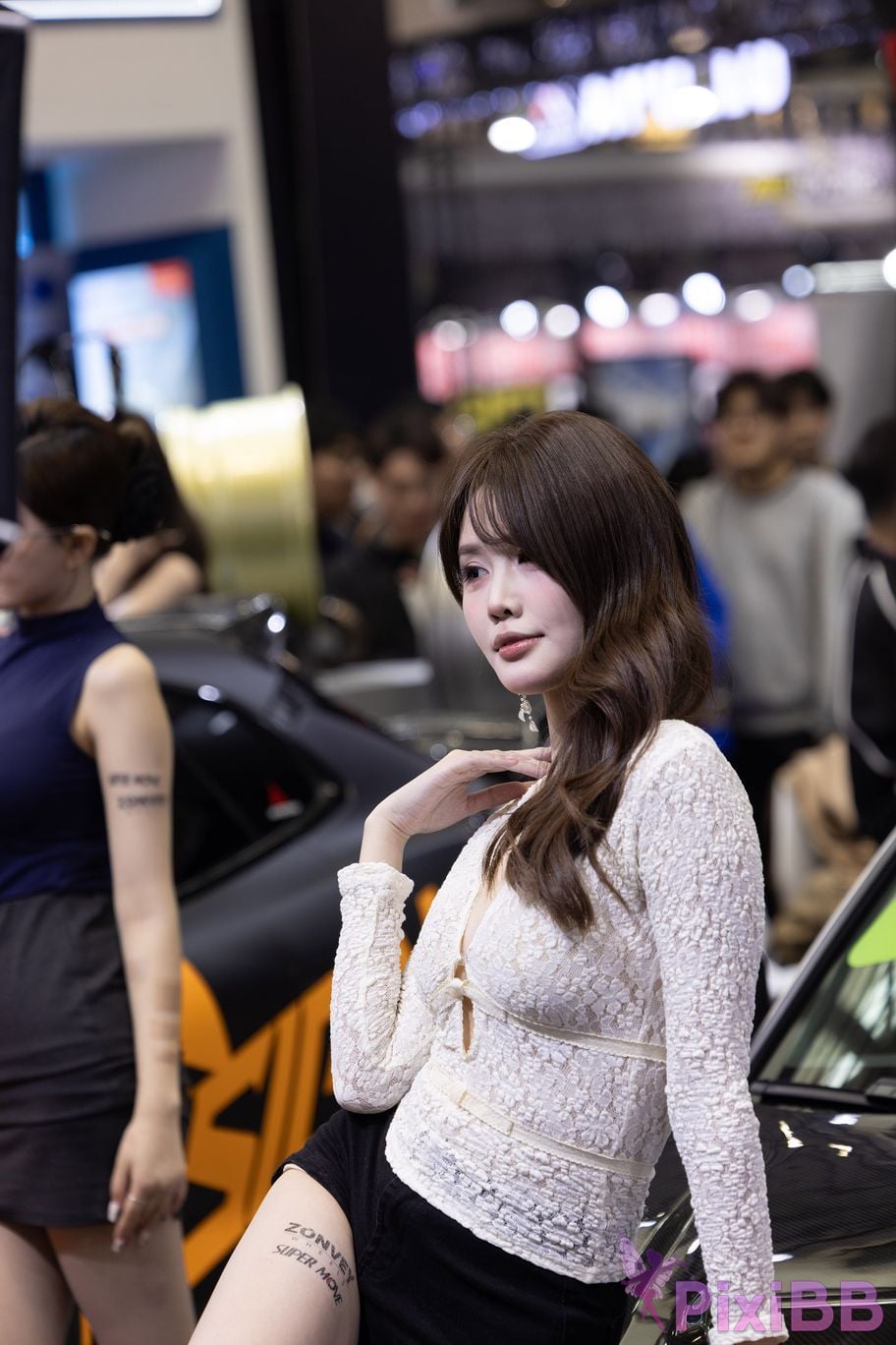 Featured Street Photography Works No.5894 Internet celebrity car models Xiao Sijia and Bingbing PixiBB.COM 003